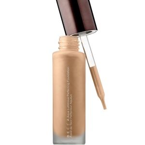 Becca Aqua Luminous Perfecting Foundation - Light